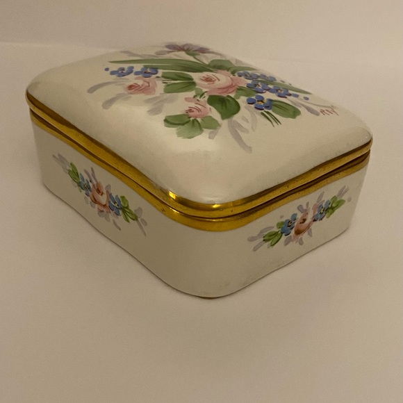 CARLIN COMFORTS VINTAGE PORCELAIN TRINKET BOX - Picture 5 of 10